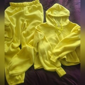 Gorgeous yellow sweat suit set in new condition size medium